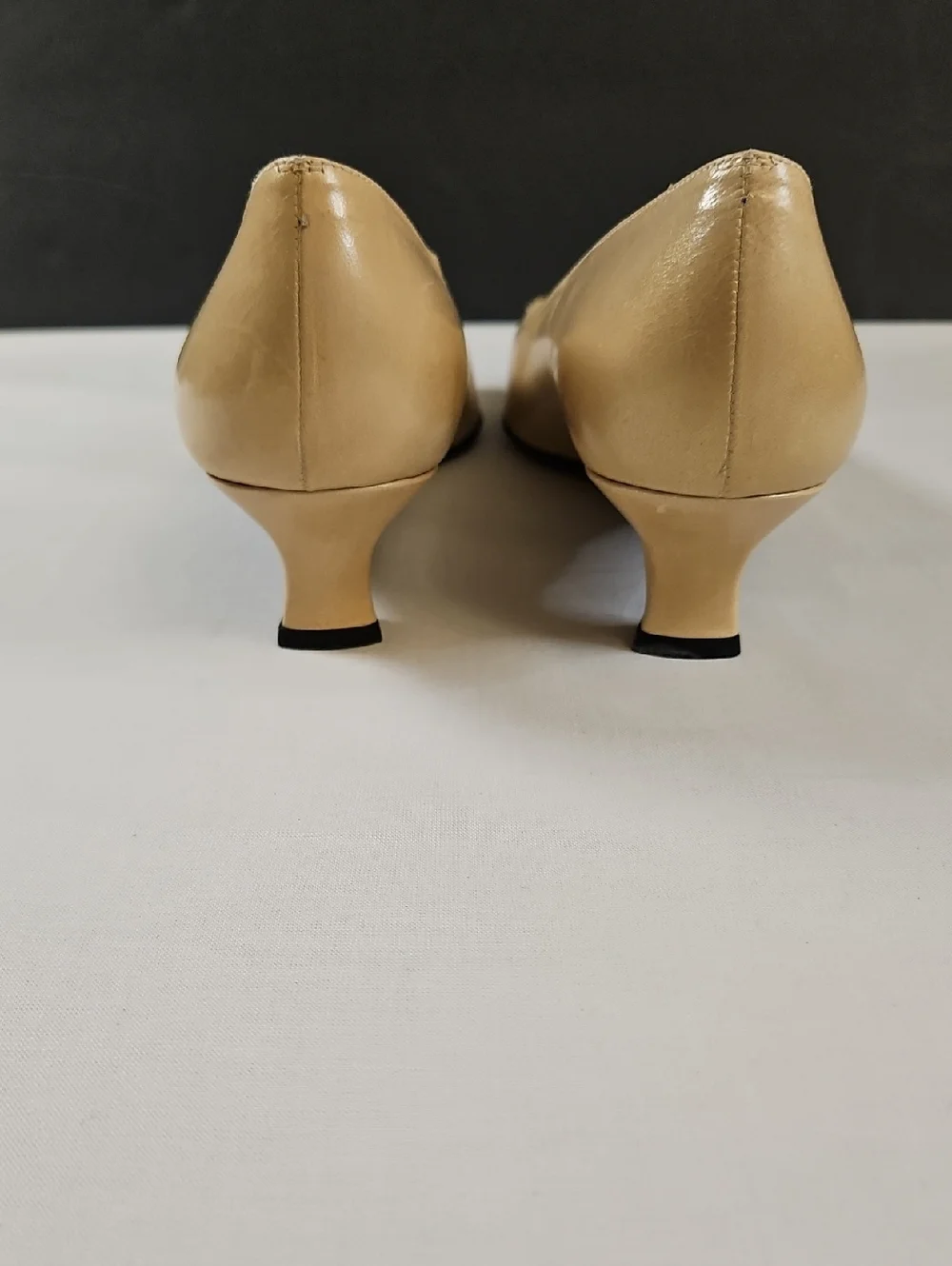 Stuart Weitzman Peep Toe Kitten Heels, Tan, Size 8